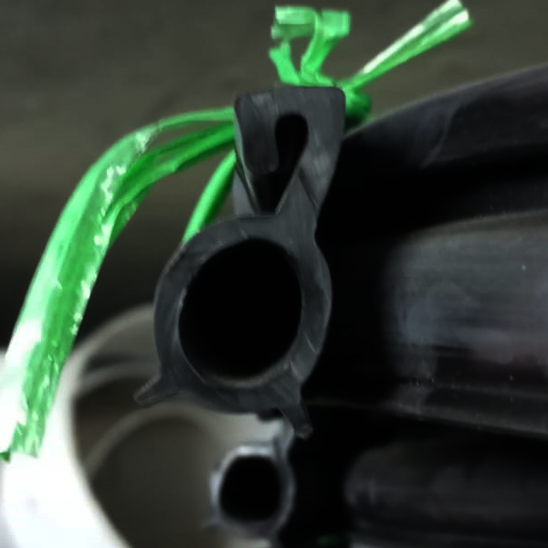 PERFIL CAUCHO SBR PARA PUERTA CAMARA X 5MT